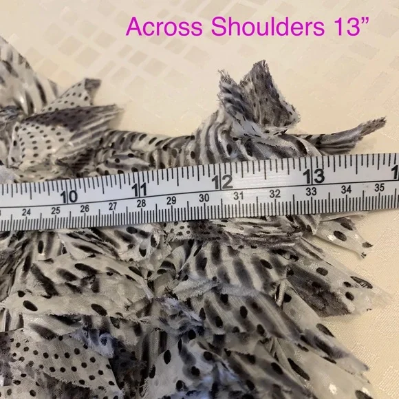 St. John Couture Sleeveless Ruffled Feather Blouse Size 2 or Extra Small - Picture 8 of 11